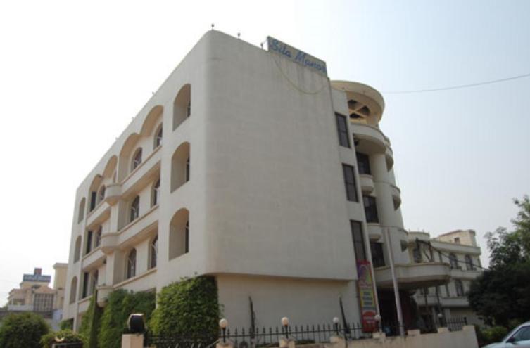 Hotel Sita Manor Gwalior Exteriör bild