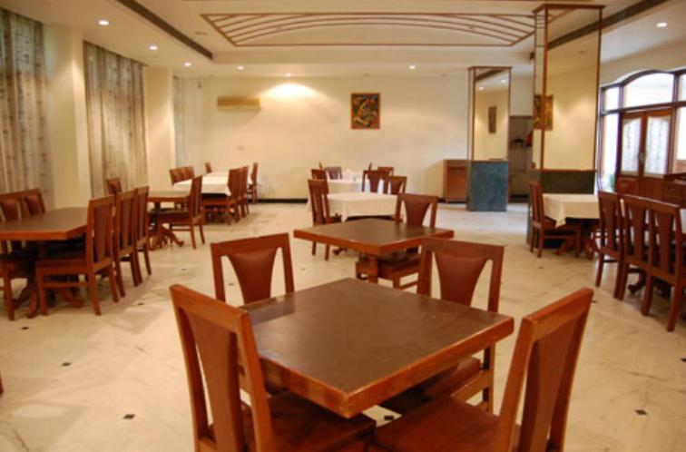 Hotel Sita Manor Gwalior Exteriör bild